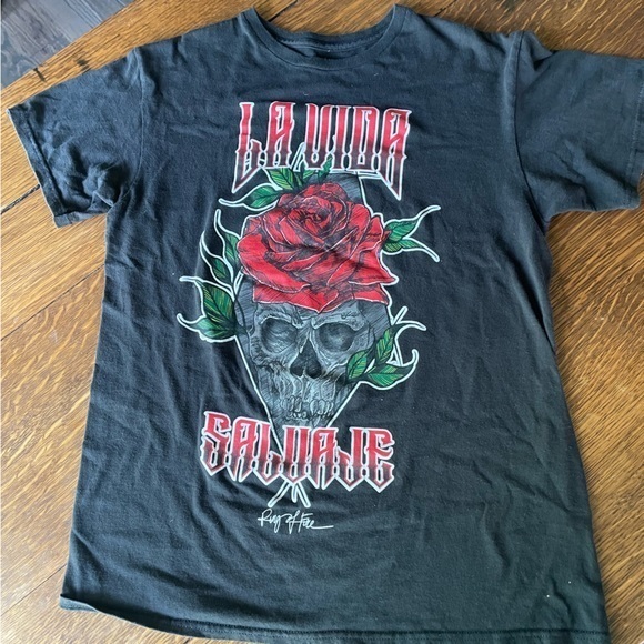 Graphic Tee- La Vida Salvaje - skull and roses - Picture 1 of 4